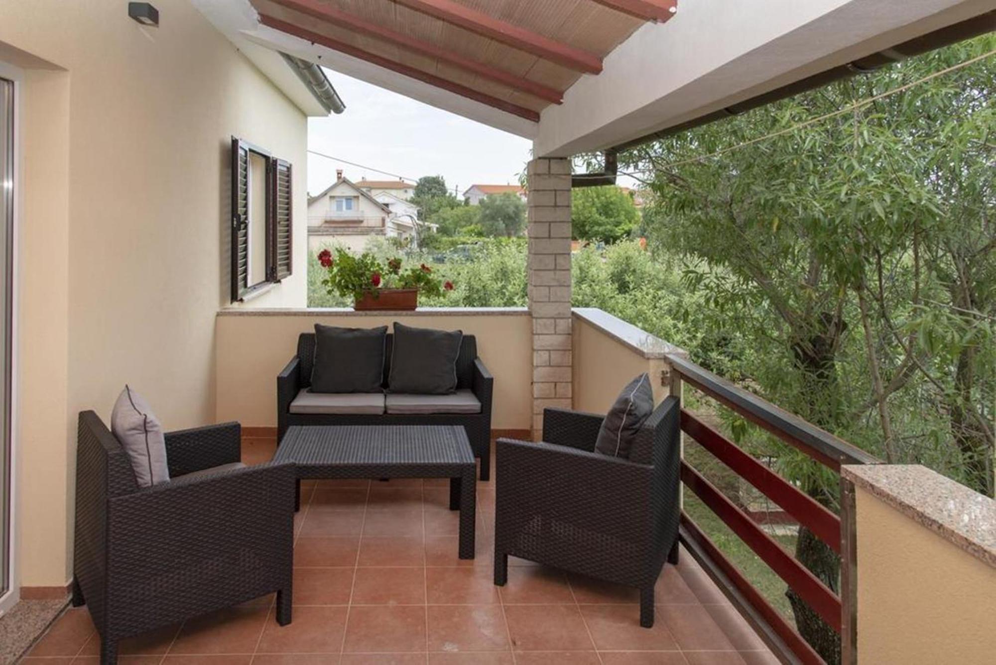 Flower Garden Rhapsody - Modern Family Apartments Near Fazana Exterior photo