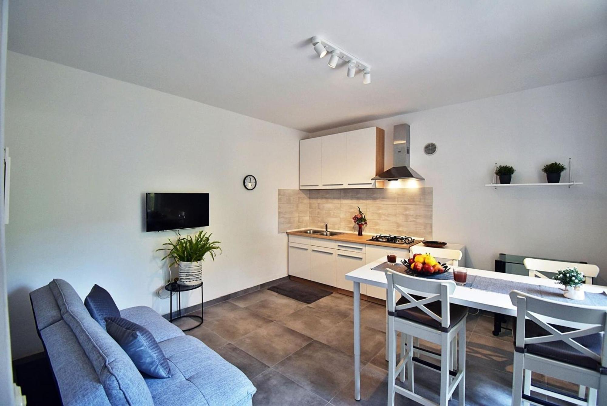 Flower Garden Rhapsody - Modern Family Apartments Near Fazana Exterior photo