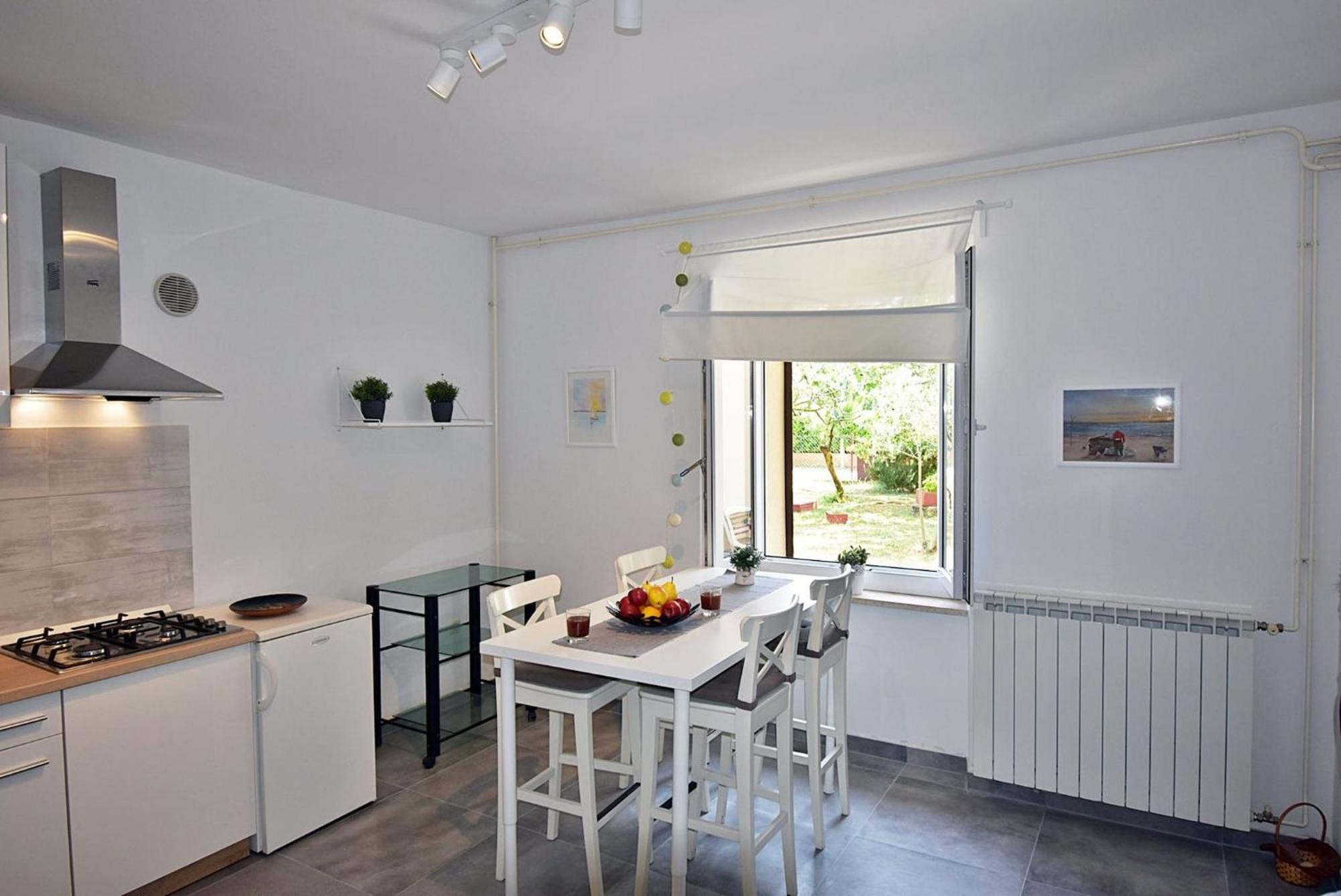 Flower Garden Rhapsody - Modern Family Apartments Near Fazana Exterior photo